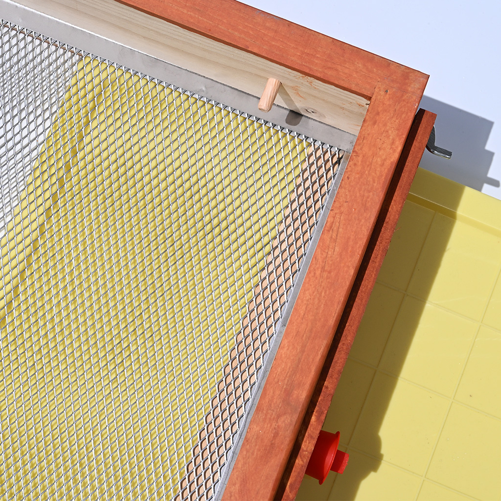 Celozasieťované varroa dno - Langstroth - komplet, nafarbené